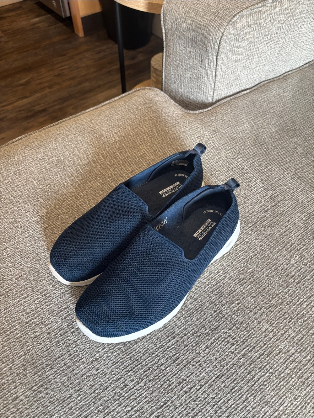 🩵Women’s Skechers Slip-On Mesh Loafers in Navy Blue size 9.5🩵